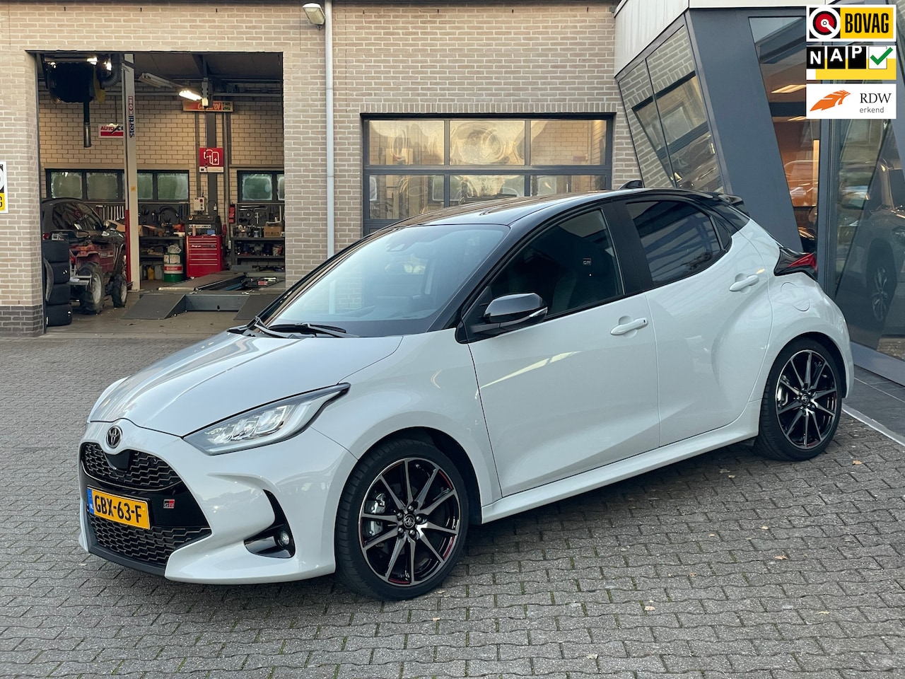 Toyota Yaris - 1.5 Hybrid GR Sport 1.5 Hybrid GR Sport - AutoWereld.nl