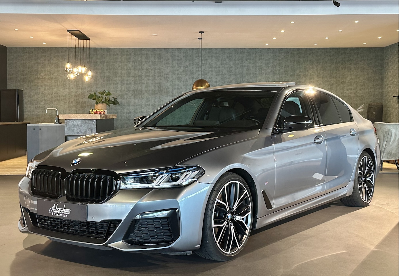 BMW 5-serie - 520i M-pakket I 20" I Nappa Leder I Camera - AutoWereld.nl