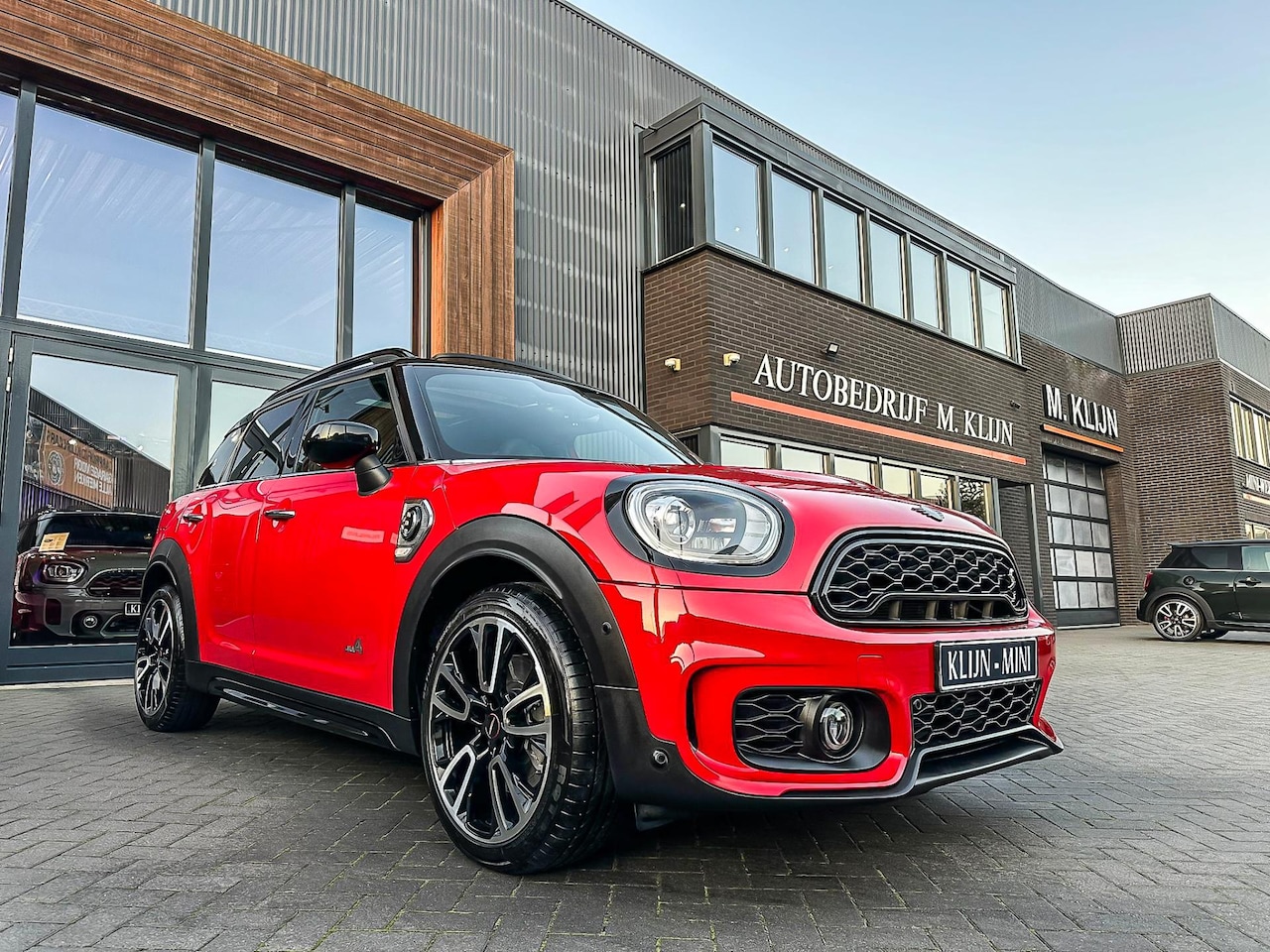 MINI Countryman - Mini 2.0 Cooper S E ALL4 John Cooper Works 224pk/leer/pano/hk/camera/19"/led/vol - AutoWereld.nl