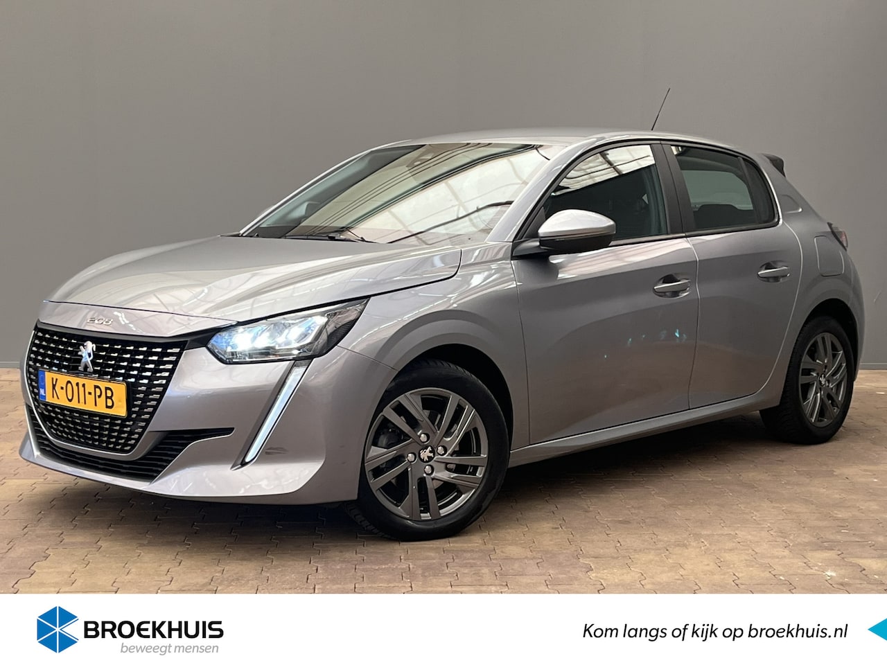 Peugeot 208 - 1.2 100PK Active Pack Automaat | 16" Lichtmetaal | Parkeersensoren Achter | Navigatie | LE - AutoWereld.nl