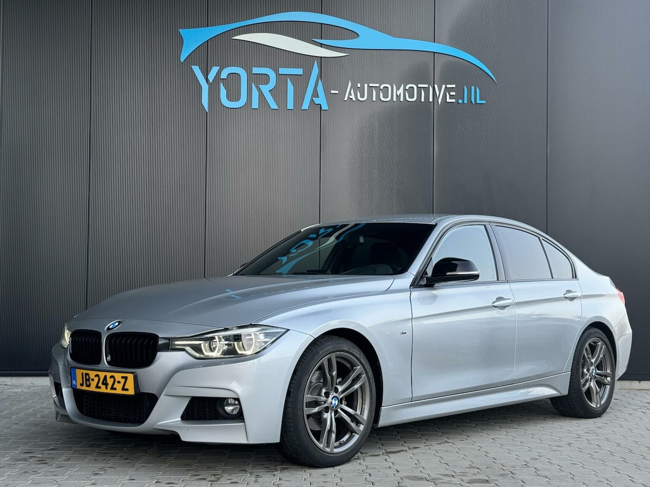 BMW 3-serie - 318i M Sport Edition AUTOMAAT*KEYLESS*NL AUTO - AutoWereld.nl