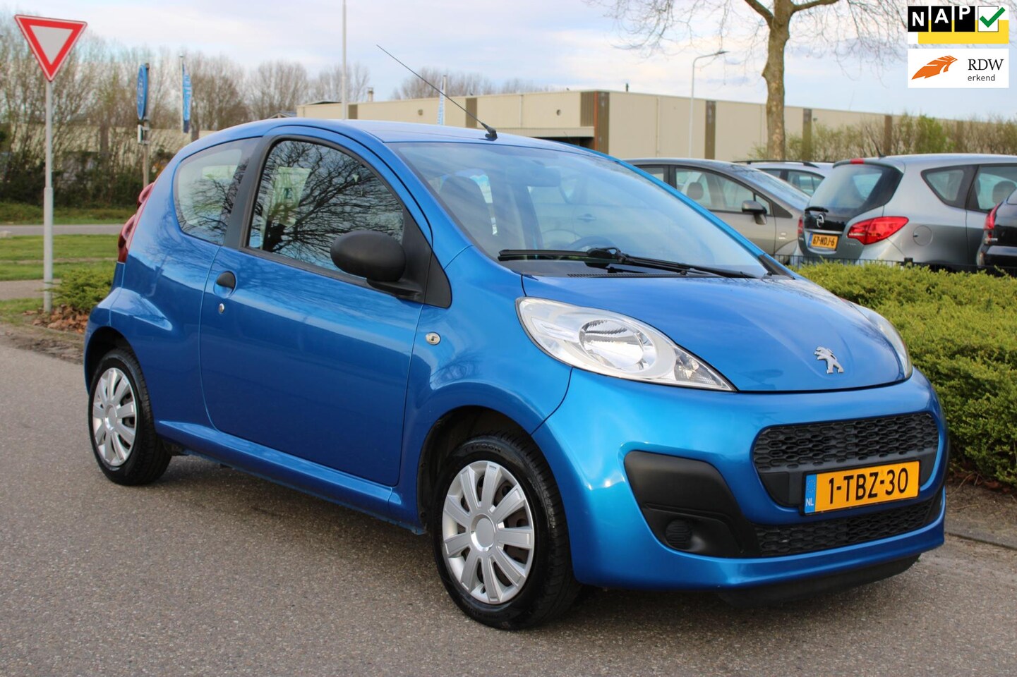 Peugeot 107 - 1.0i 12v ACCESS ACCENT-uitv/AIRCONDITIONING/STUURBEKRACHTIGING/ISOFIX/2e EIGENAAR/97.865 k - AutoWereld.nl