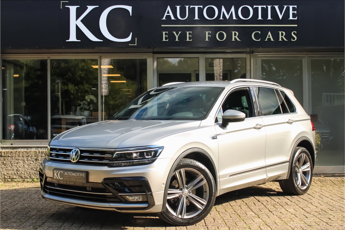 Volkswagen Tiguan - 1.4TSI 4Motion High R-Line | Virtual | Trekhaak - AutoWereld.nl