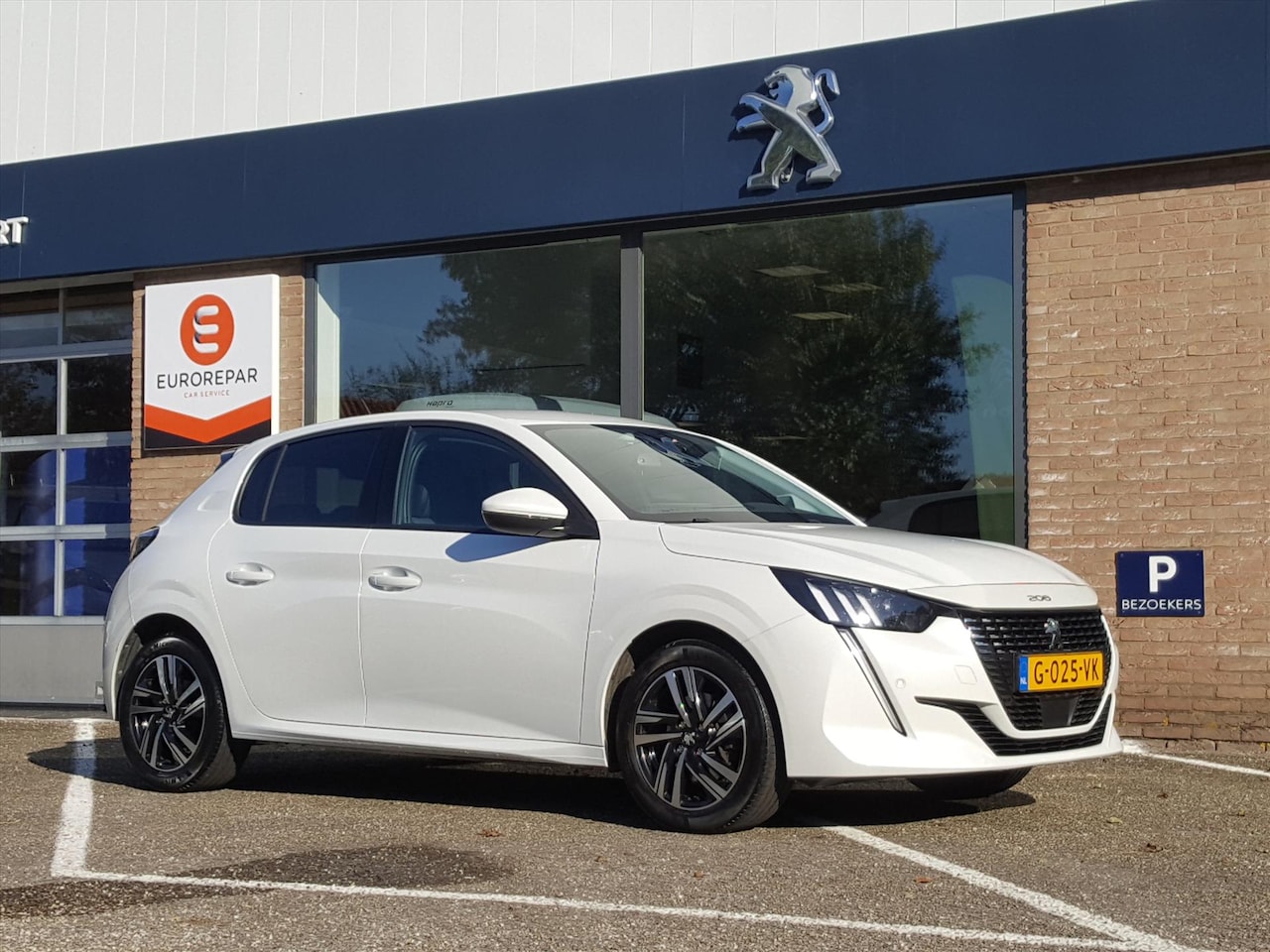 Peugeot 208 - ALLURE 1.2 PureTech-100pk Navigatie | 3D-cockpit | Cruise & Climate | Achteruitrijcamera | - AutoWereld.nl