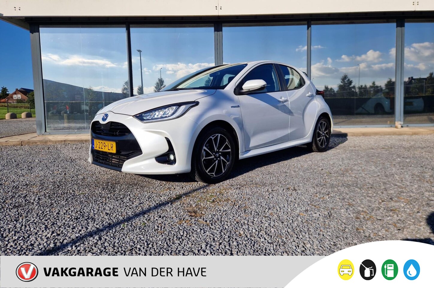 Toyota Yaris - 1.5 Hybrid First Edition | Adaptieve Cruise Control | Keyless Entry | Camera | Navi | Lane - AutoWereld.nl