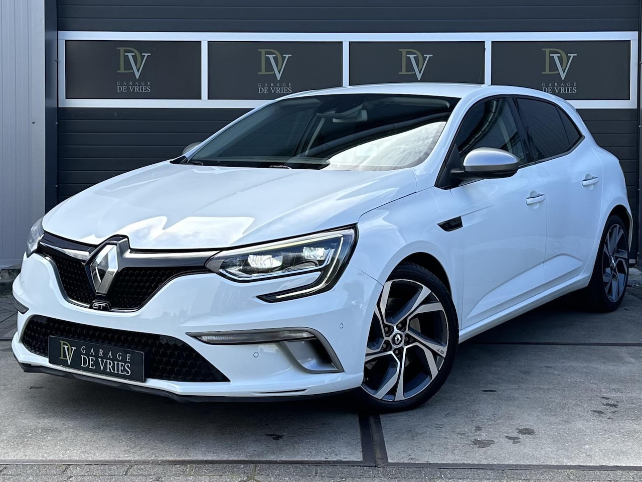 Renault Mégane - 1.6 TCe GT Automaat ACC Bose Kuipstoelen Garantie - AutoWereld.nl