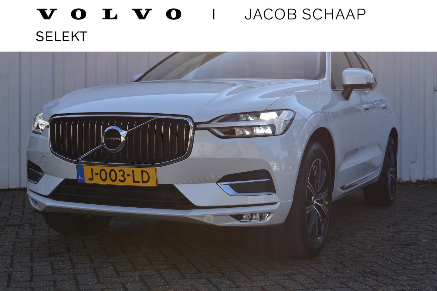 Volvo XC60 - B4 Inscription | Blis | Trekhaak | Keyless Entry | Apple Carplay/Android Auto | - AutoWereld.nl