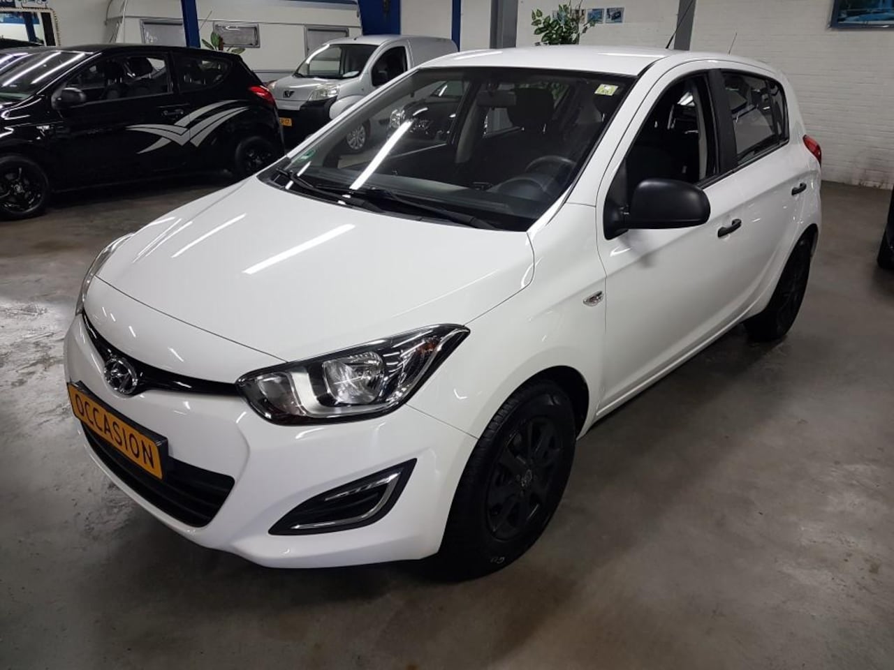 Hyundai i20 - 1200i 5 DEURS AIRCO Zwarte LM Velgen - AutoWereld.nl