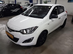 Hyundai i20 - 1200i 5 DEURS AIRCO Zwarte LM Velgen