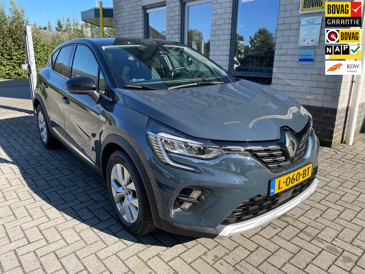 Renault Captur - 1.0 TCe 100 Intens / Cruise control / Automatische airco / Camera / PDC V+A / DAB - AutoWereld.nl