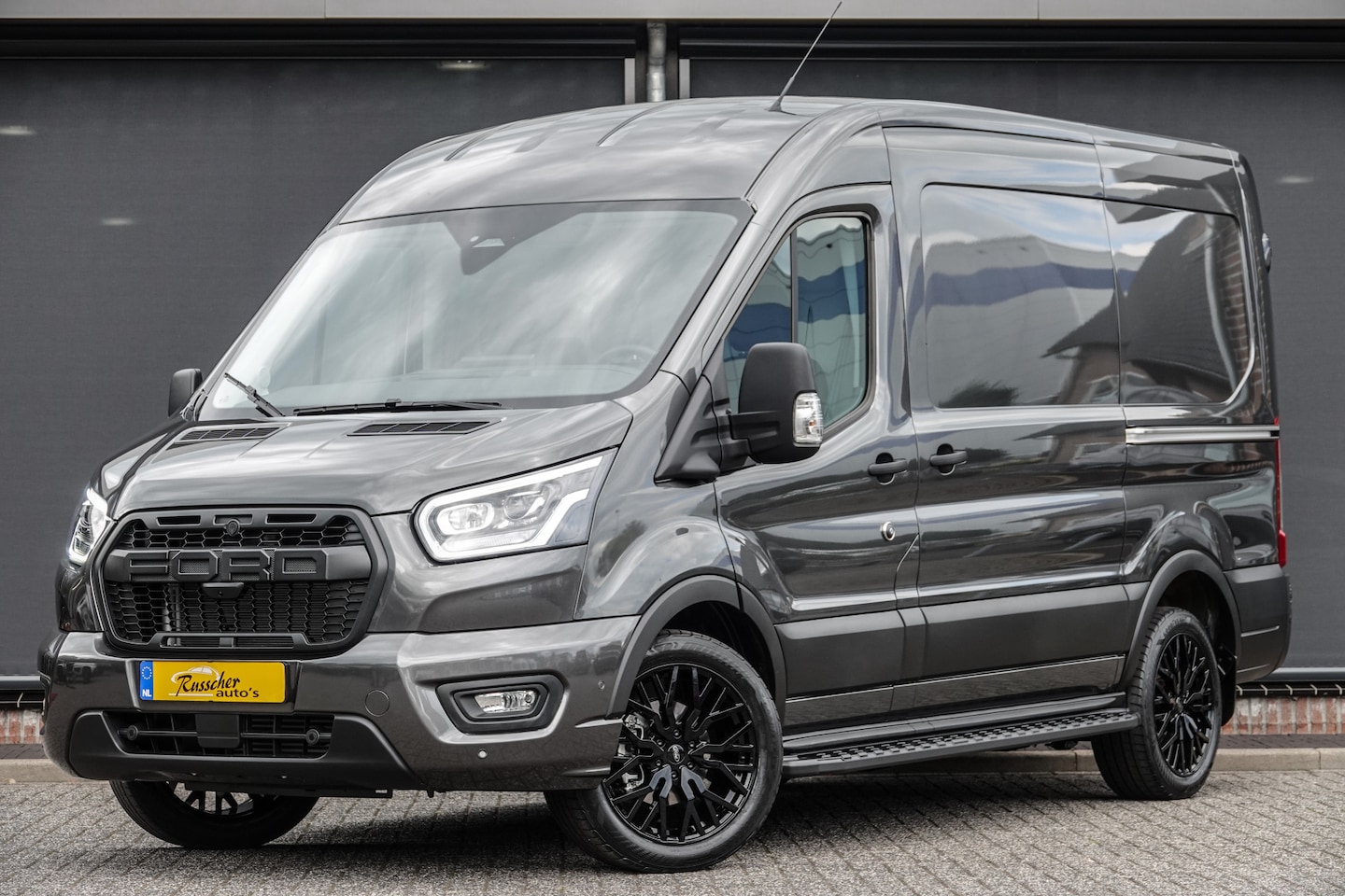 Ford Transit - L2H2 | 130Pk A8 Aut. | Raptor Edition | 2x Schuifdeur | Nieuw Model - AutoWereld.nl