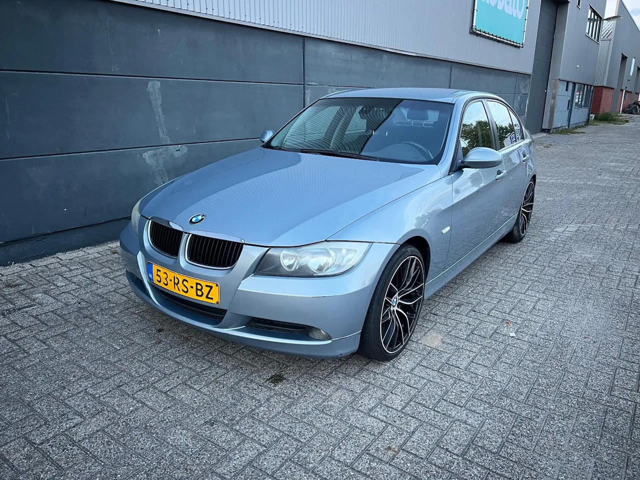 BMW 3-serie - 3ER REIHE; 320I SEDAN - AutoWereld.nl