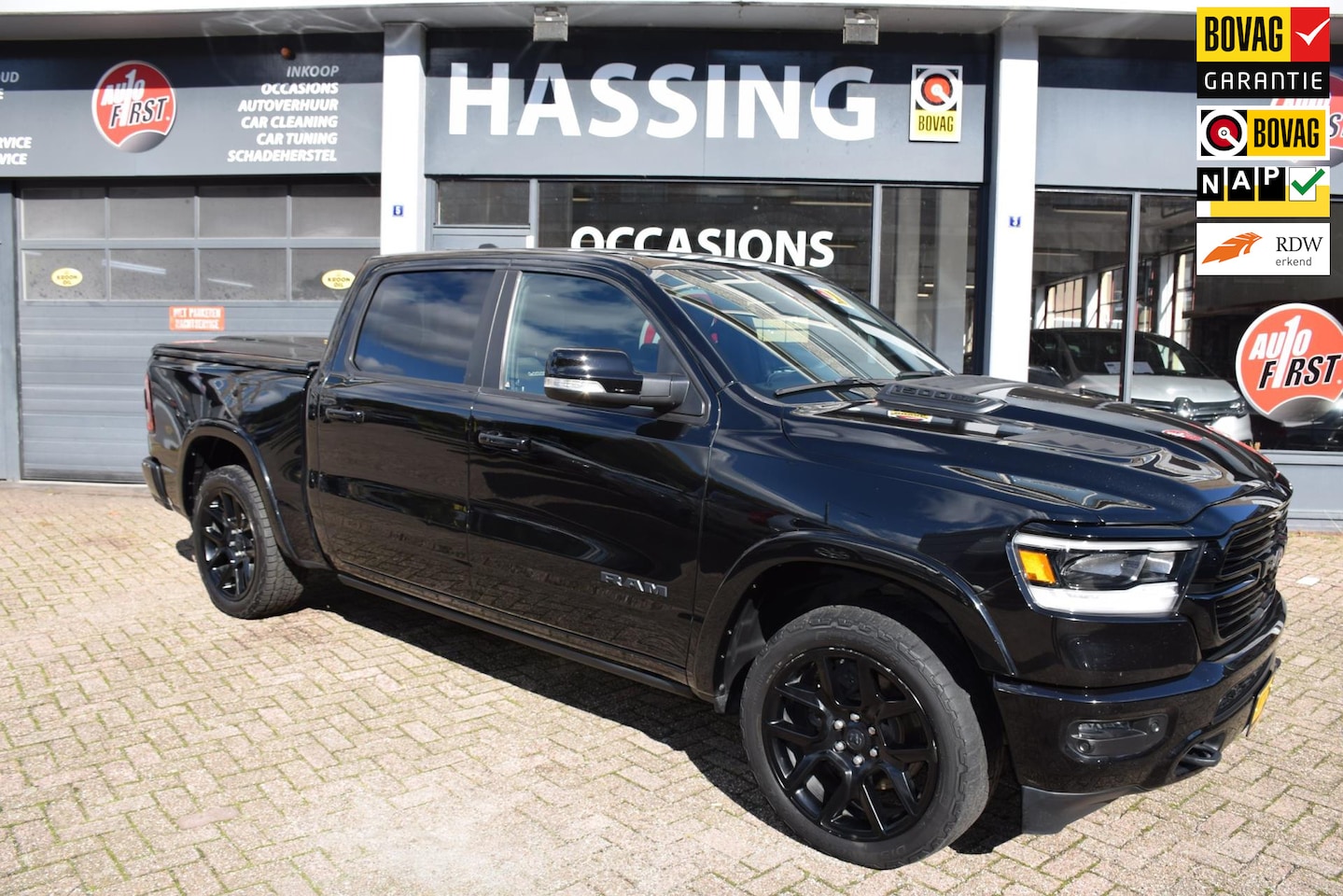 Dodge Ram 1500 - 5.7 V8 4x4 Crew Cab Laramie 5.7 V8 4x4 Crew Cab Laramie, Leer, Panorama dak, PDC, Achteruitrij camera, Trekhaak, Leer, - AutoWereld.nl