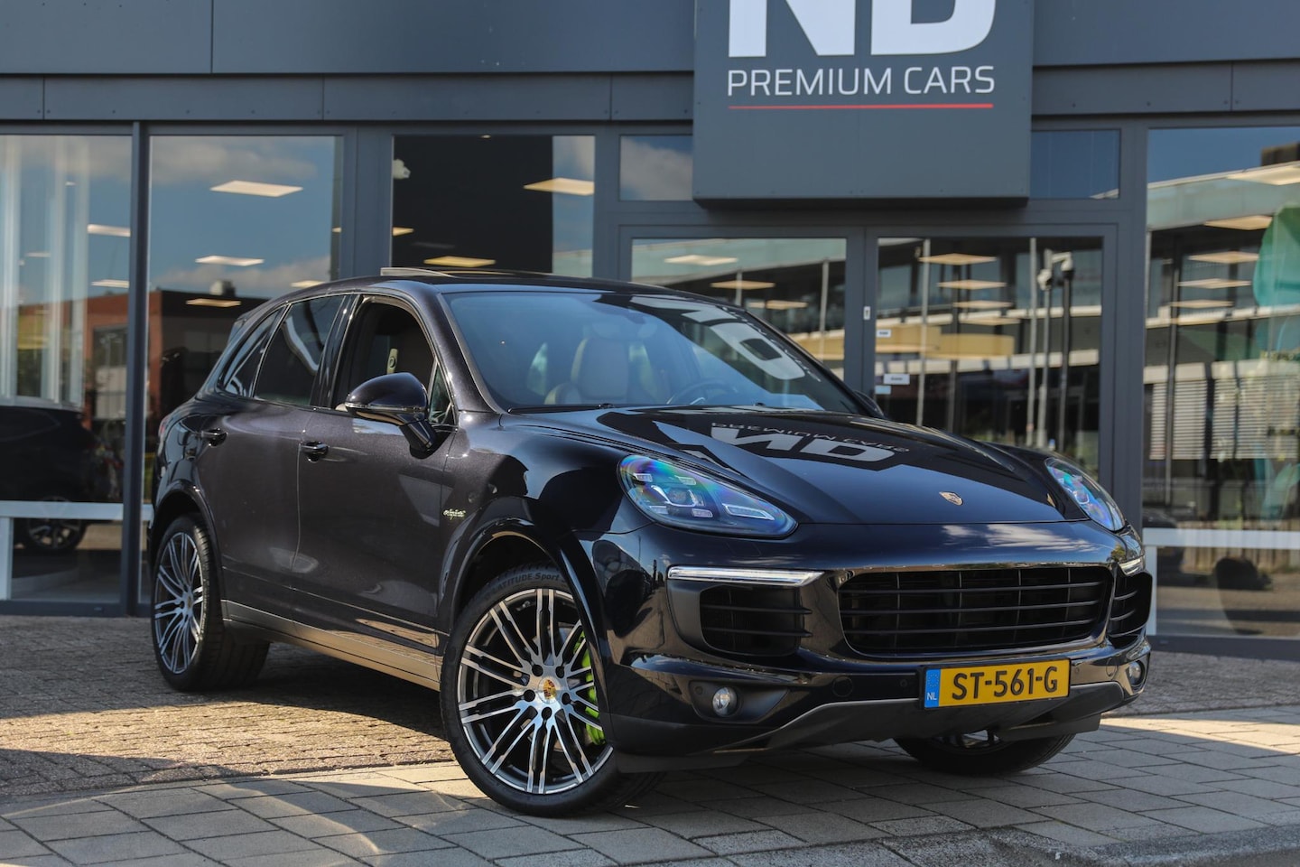 Porsche Cayenne - 3.0 S E-Hybrid Platinum Edition | Schuif-kantel dak | Trekhaak | BOSE | 21'' - AutoWereld.nl