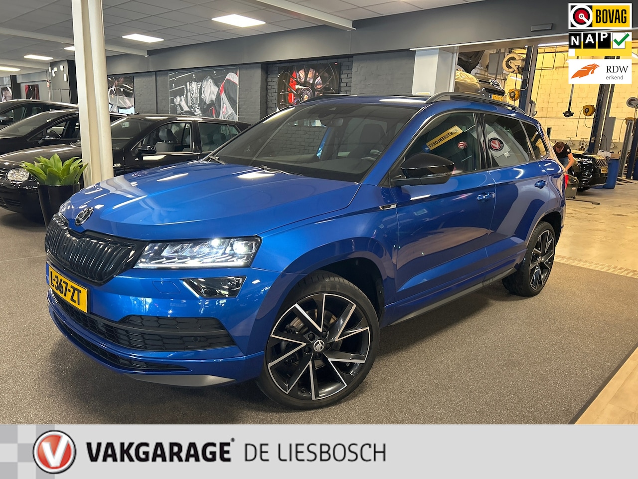 Skoda Karoq - 1.5 TSI ACT Sportline Business 1.5 TSI ACT Sportline Business,pano,navi,camera,trekhaak ,canton - AutoWereld.nl