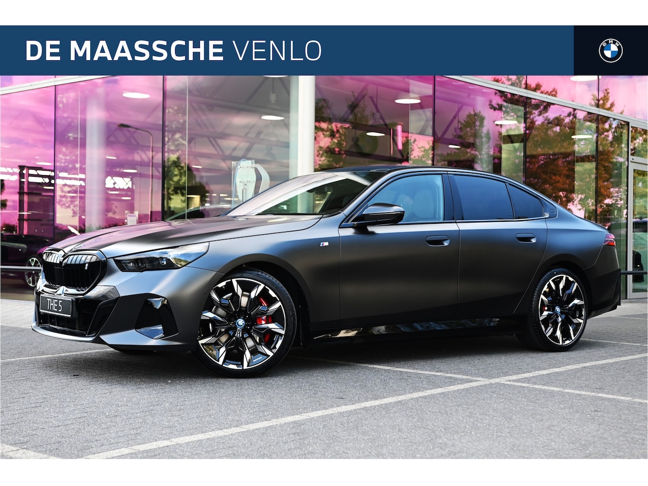 BMW i5 - eDrive40 High Executive M Sport 84 kWh / Panoramadak / Adaptieve LED / Parking Assistant P - AutoWereld.nl