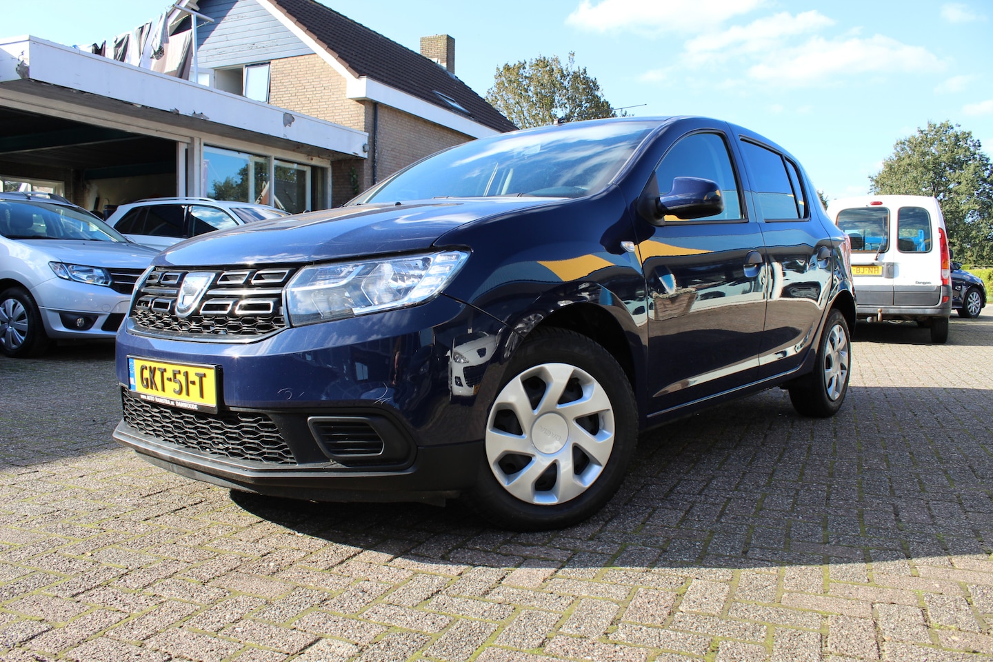 Dacia Sandero - 1.0 SCe "Laureate" LED - Isofix - Trekhaak !!! - AutoWereld.nl