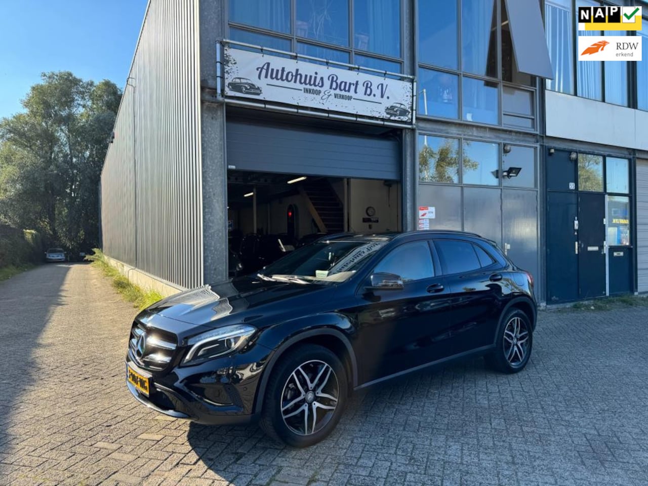 Mercedes-Benz GLA-Klasse - 200 Prestige Night Pakket! Panoramadak! Leder! APK! NAP Rapport! - AutoWereld.nl