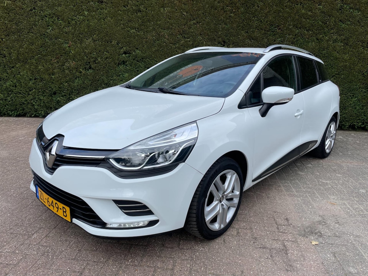 Renault Clio Estate - 0.9 TCe Zen Trekhaak, NAvi, Cruise controle, Nap ! - AutoWereld.nl