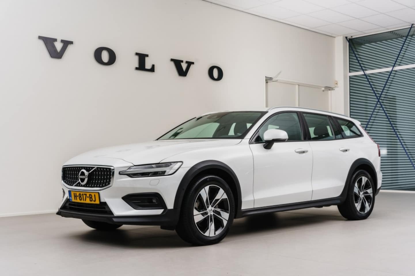 Volvo V60 Cross Country - T5 AWD Cross Country Pro - AutoWereld.nl