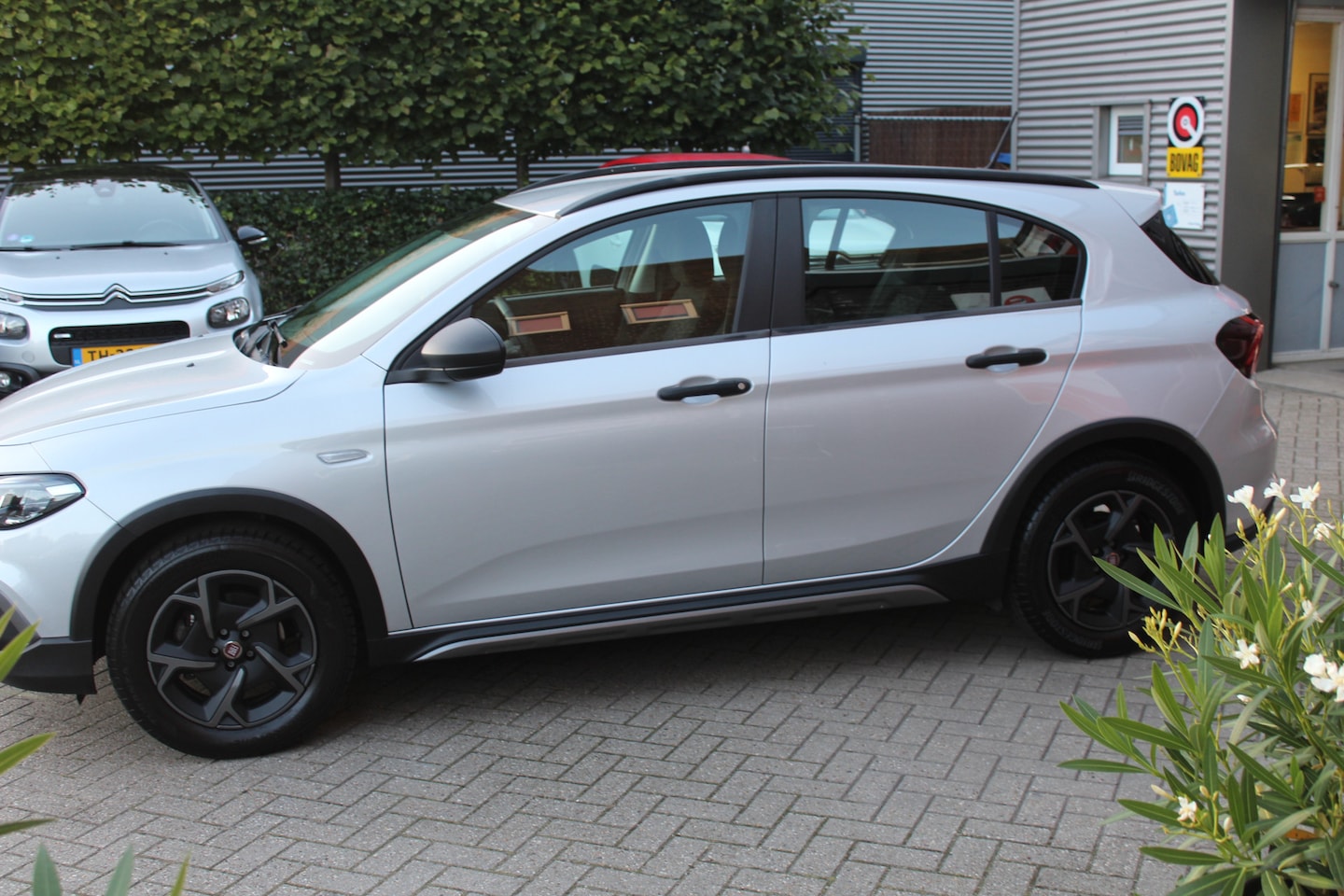 Fiat Tipo Cross - 1.0 Cross Airco-Cruise-Camera-Apple Carplay 12 Maanden Bovag Garantie. - AutoWereld.nl