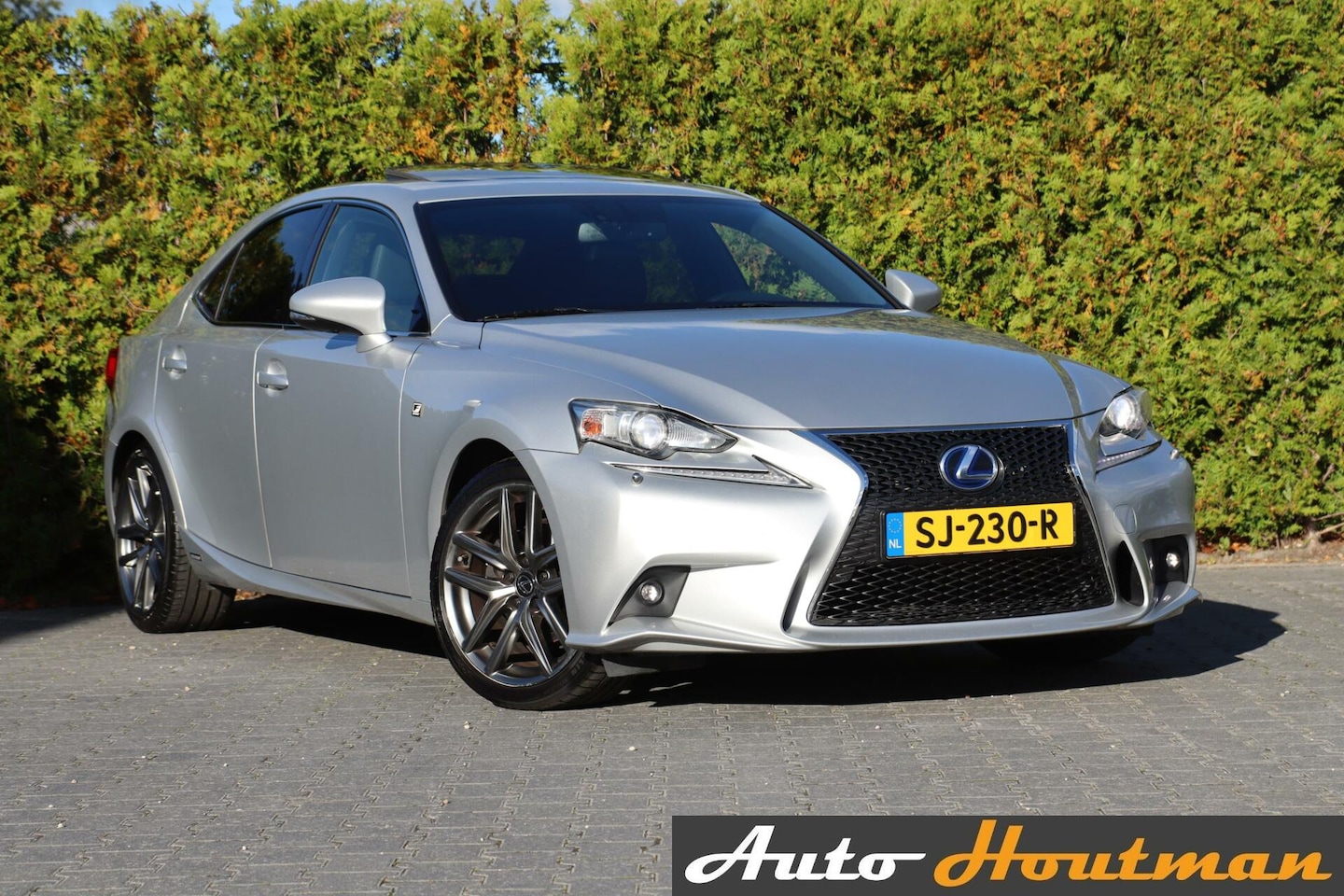 Lexus IS - 300h F Sport Line Leder|Schuifk. dak|Xenon|Lmv|Navi|Camera - AutoWereld.nl