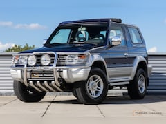 Mitsubishi Pajero - 3.0-24V V6 | Manual | A1 Condition | 1st Paint | Adaptive Suspension