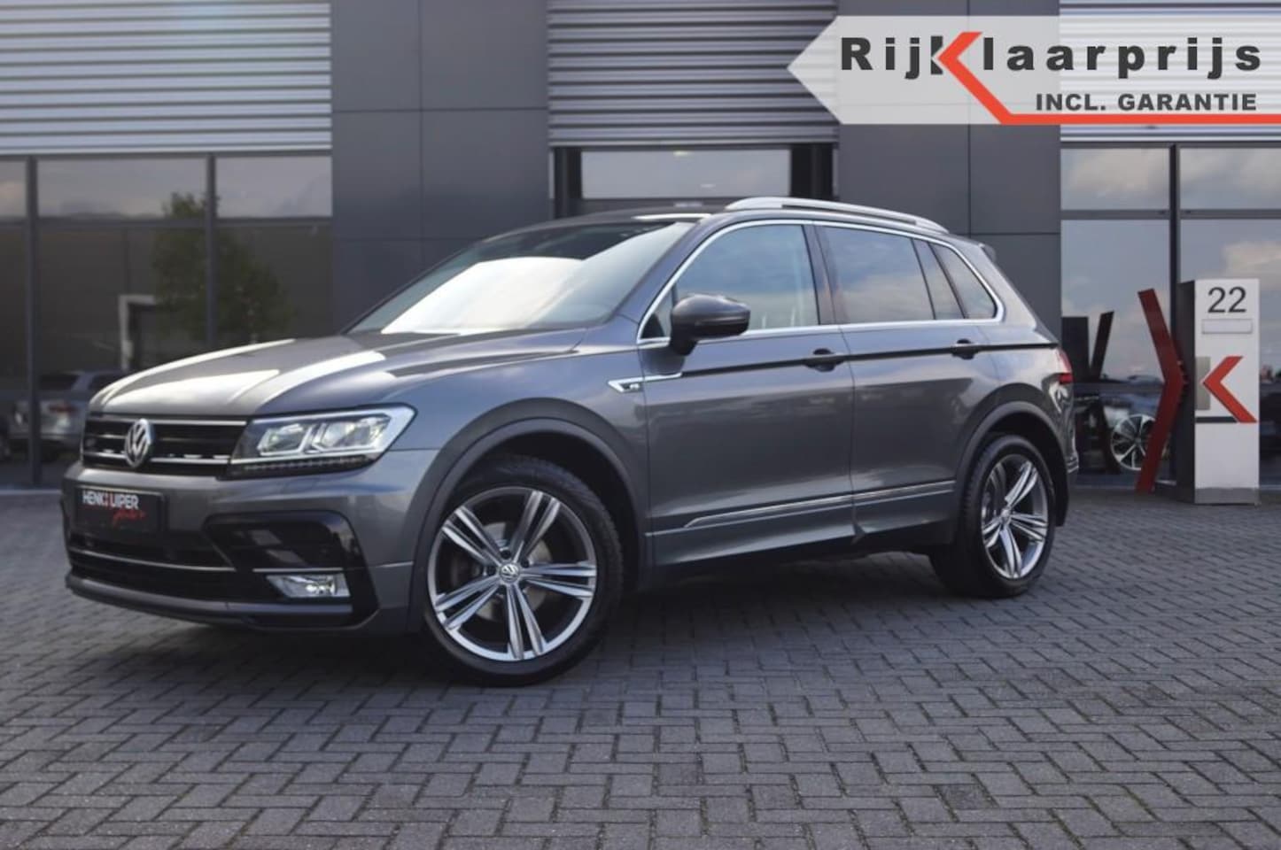 Volkswagen Tiguan - 1.5 TSI DSG R-Line / Navi / PDC / ACC / LED / Trekhaak wegklb. - AutoWereld.nl