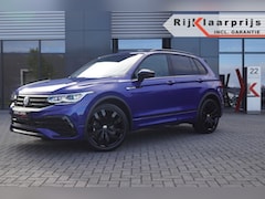 Volkswagen Tiguan - 1.5 TSI DSG R-Line Blackstyle/ Panodak /IQ LED/ Trekhaak/Camera