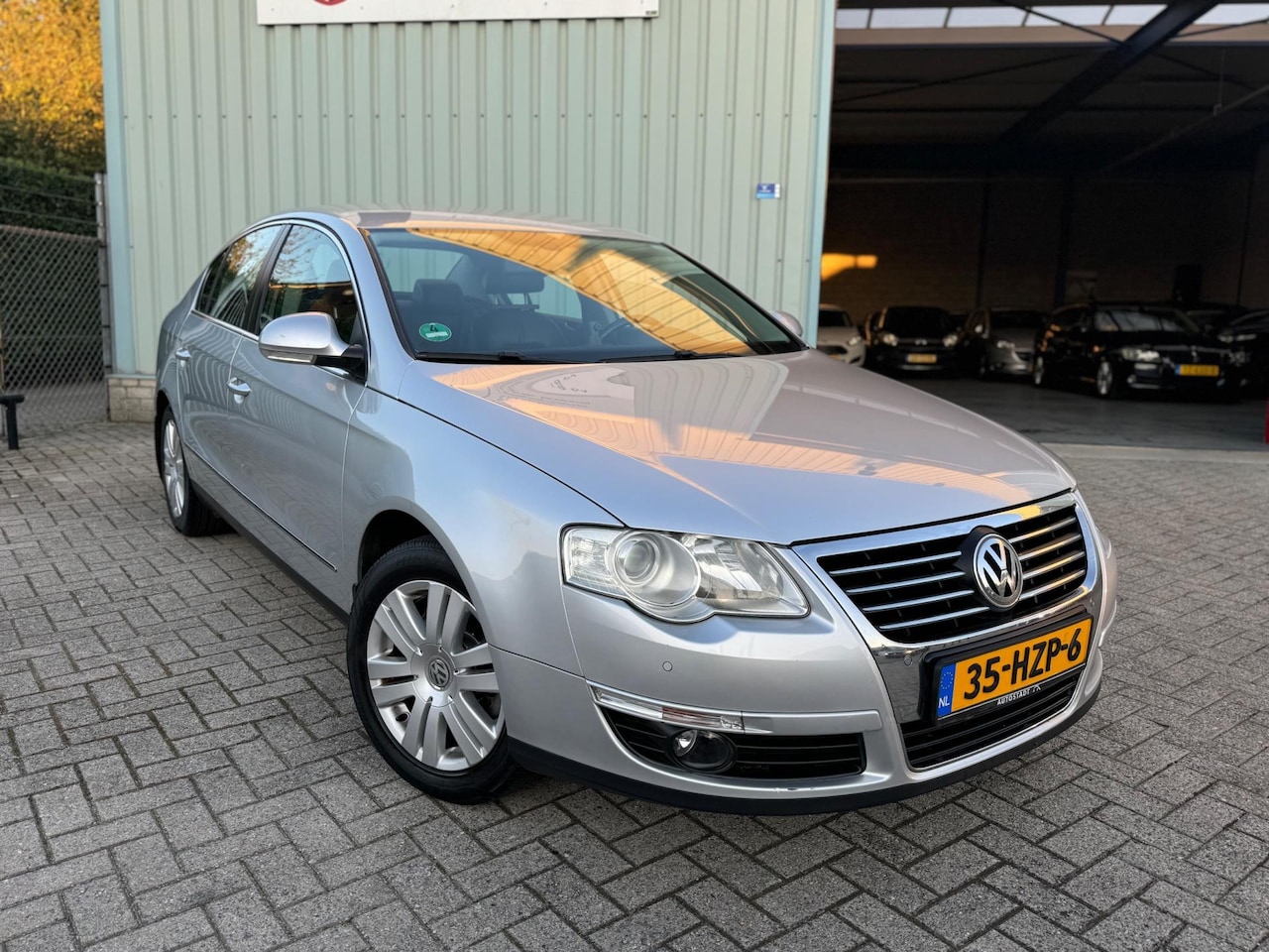 Volkswagen Passat - 1.4 TSI Highline Sedan CLIMA|HALF LEER|ALCANTARA|PDC|LMV - AutoWereld.nl