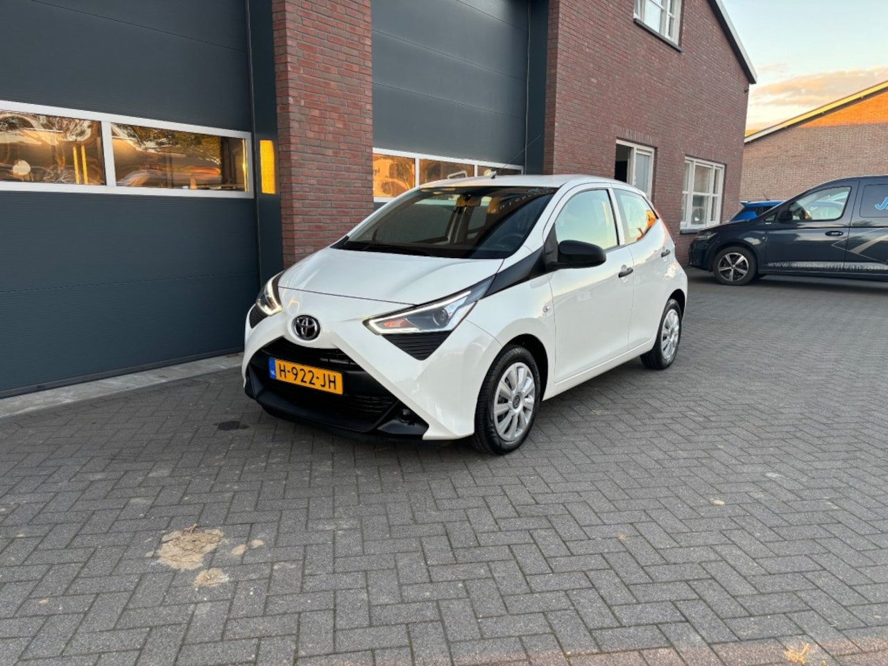 Toyota Aygo - 1.0 VVT-i x-fun 1.0 VVT-I X-FUN - AutoWereld.nl