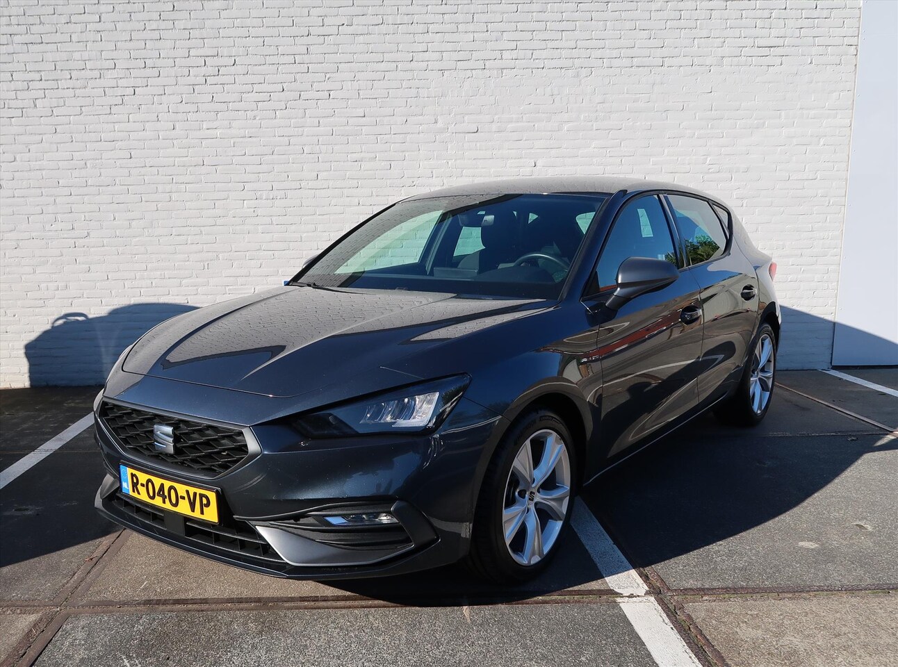 Seat Leon - 1.0 TSI FR Business 1.0 TSI 110pk FR Business - AutoWereld.nl