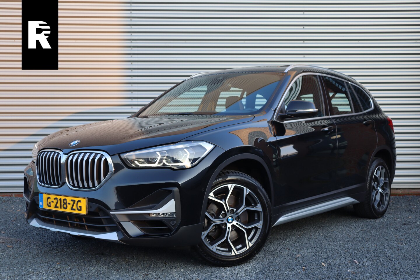 BMW X1 - sDrive20i X-Line Pano / Leder / Head-Up / Trekhaak / Sportstoelen - AutoWereld.nl