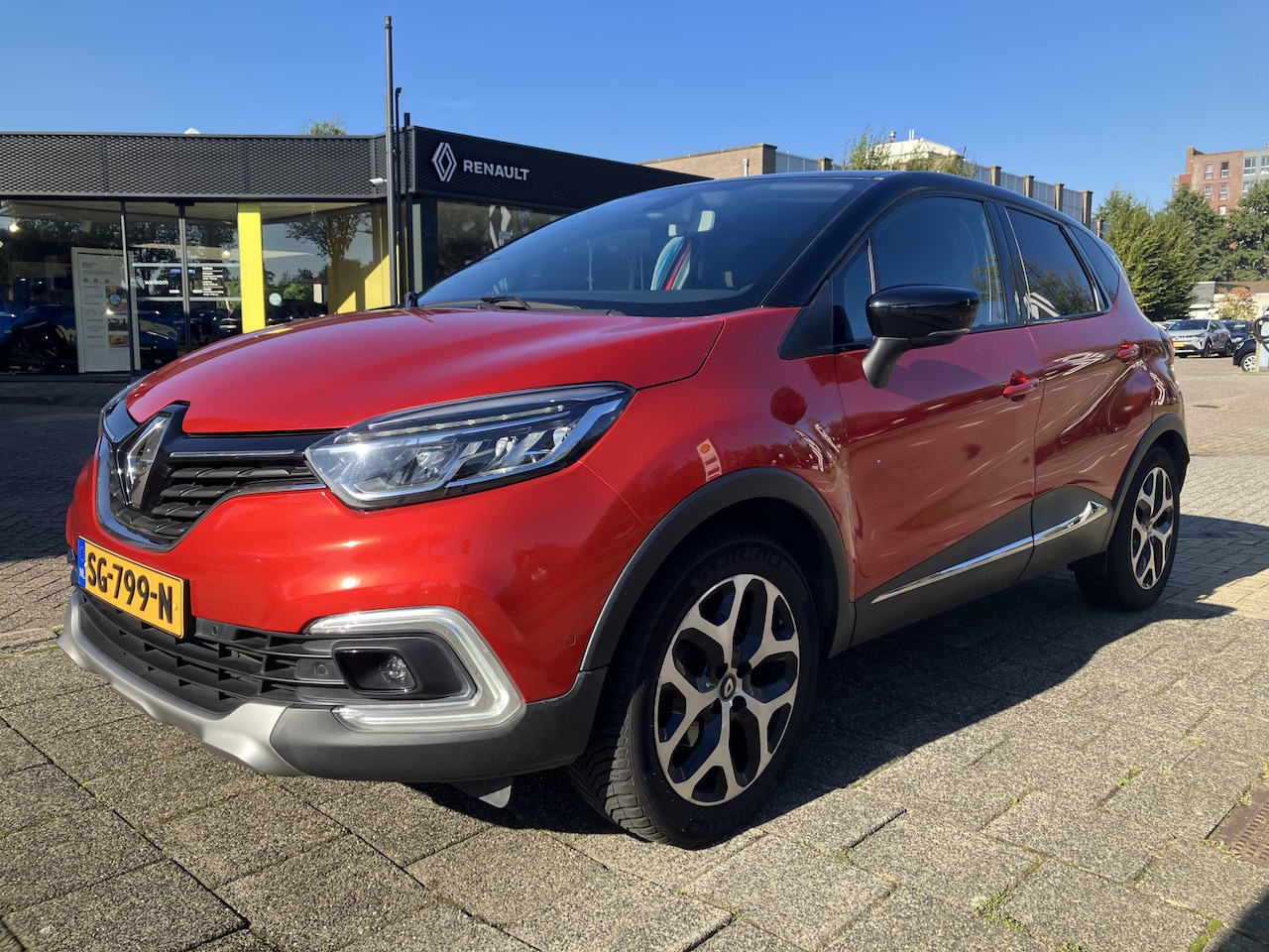 Renault Captur - 1.2TCe 120 EDC Intens - Automaat / tREKHAAK / cAMERA - AutoWereld.nl