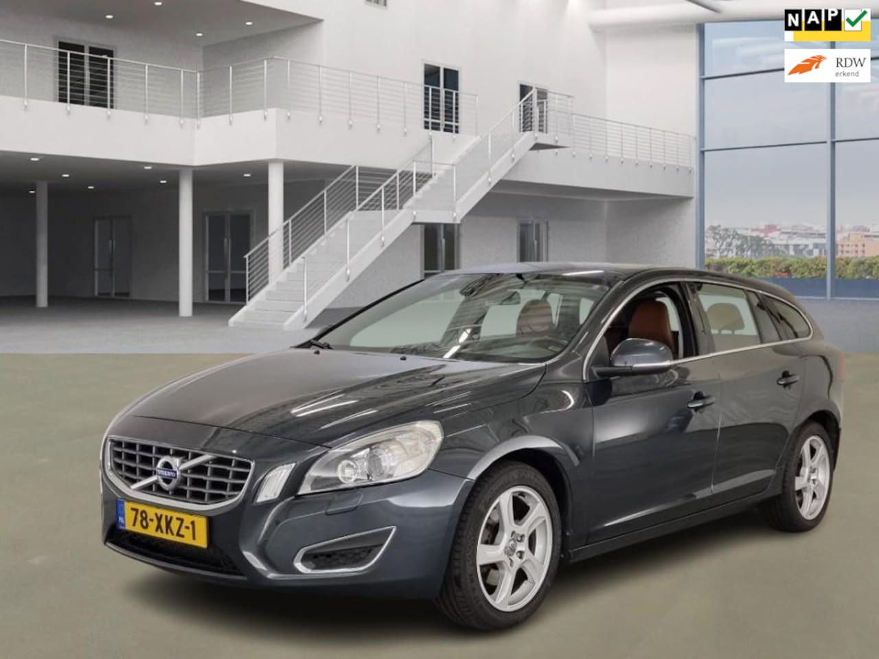 Volvo V60 - 1.6 T3 Summum/XENON/LEDER/NAVI/STOELVERW/TOPONDERH/ - AutoWereld.nl