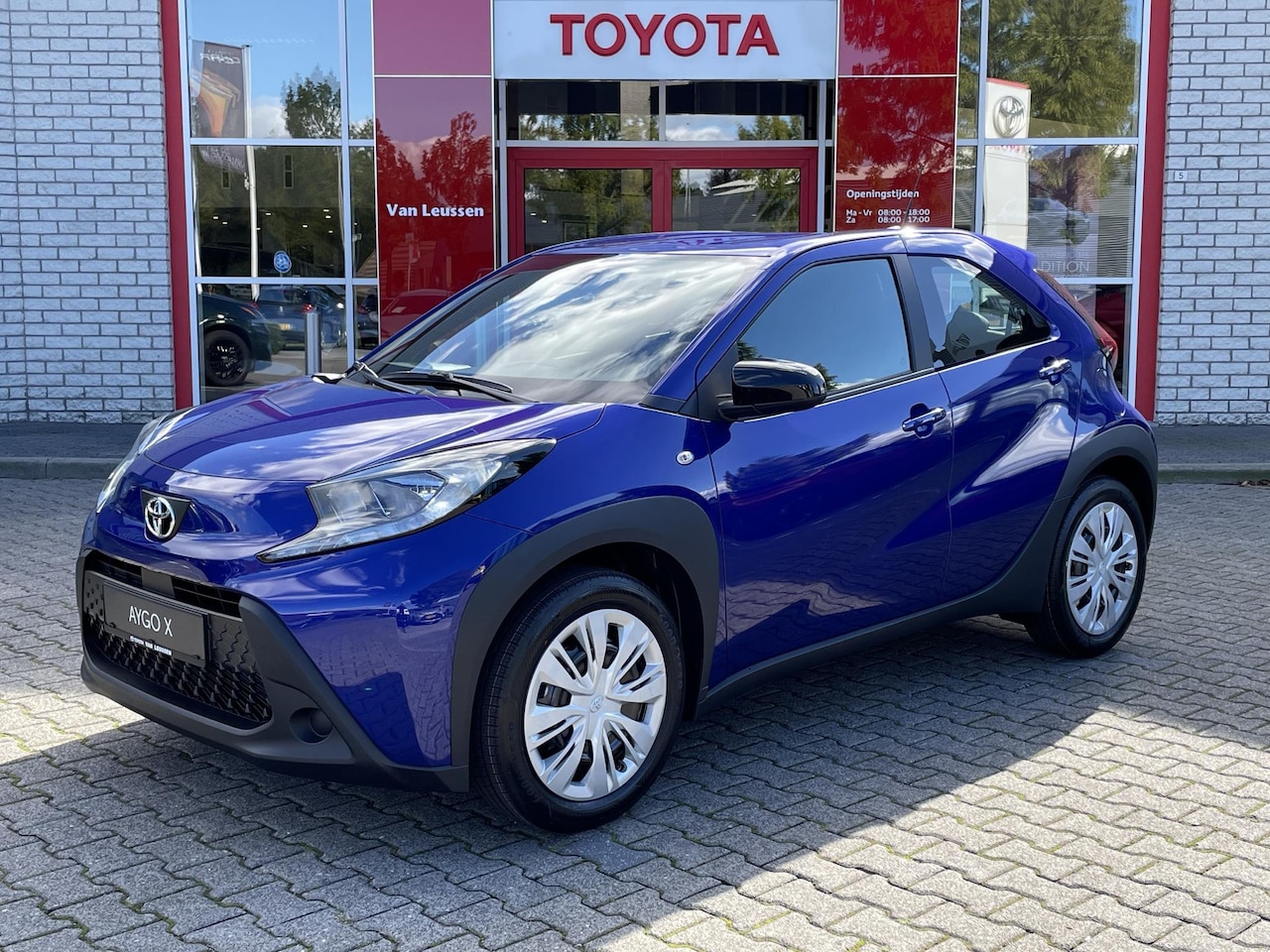 Toyota Aygo X - MT PLAY NL-AUTO NIEUW EN DIRECT LEVERBAAR!! APPLE/ANDROID AD-CRUISE DAB AIRCO EL-RAMEN BLU - AutoWereld.nl