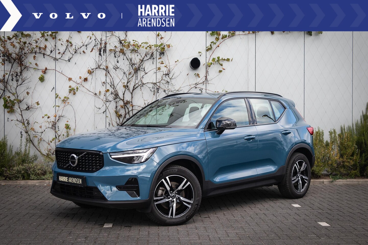 Volvo XC40 - B4 Aut.7 Plus Dark | Adaptieve Cruise Control | Trekhaak | Parkeercamera | Elektrische sto - AutoWereld.nl