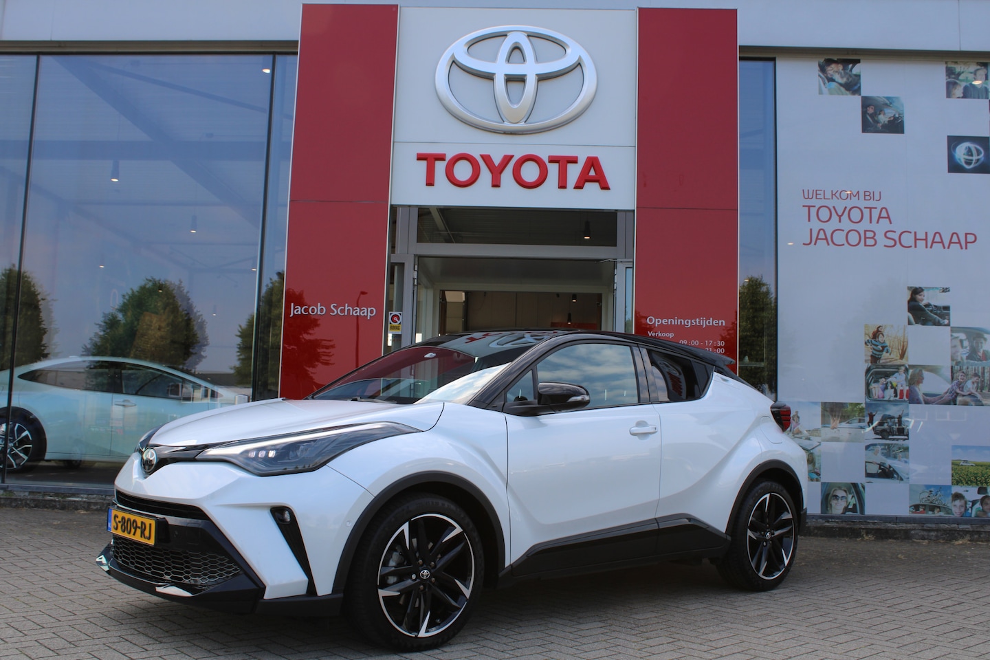 Toyota C-HR - 2.0 Hybrid GR-Sport Limited Automaat 184pk | Navigatie | PDC | 19'' Lichtmetalen velgen | - AutoWereld.nl