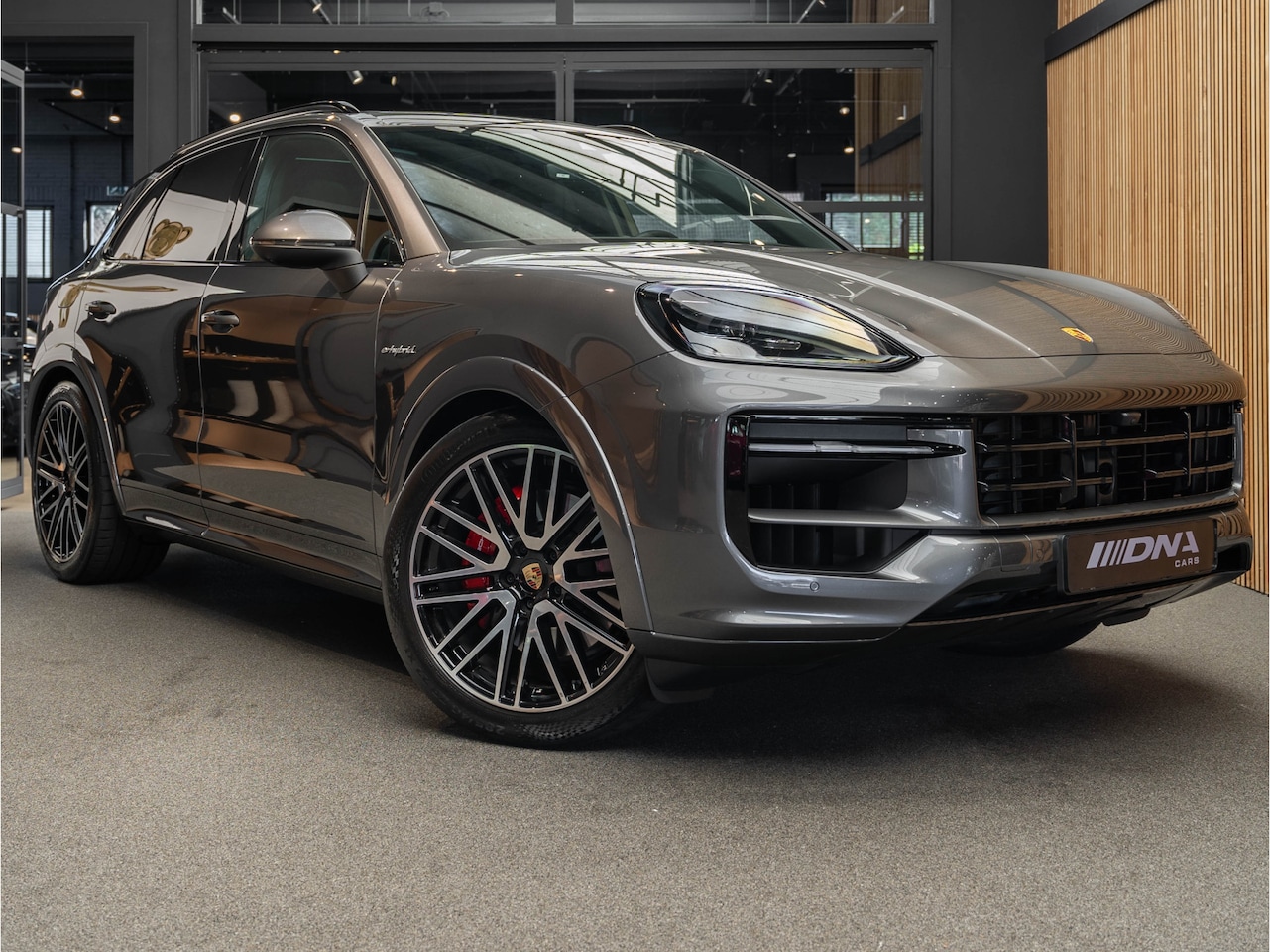 Porsche Cayenne - E-Hybrid Sport Design 22'' Pano 3.0 Cayenne E-Hybrid Trekhaak - AutoWereld.nl