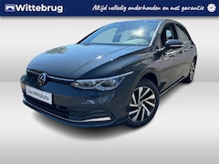 Volkswagen Golf - 1.4 eHybrid Style 204pk DSG Automaat Navigatie / Parkeersensoren / Stoelverwarming / Sport