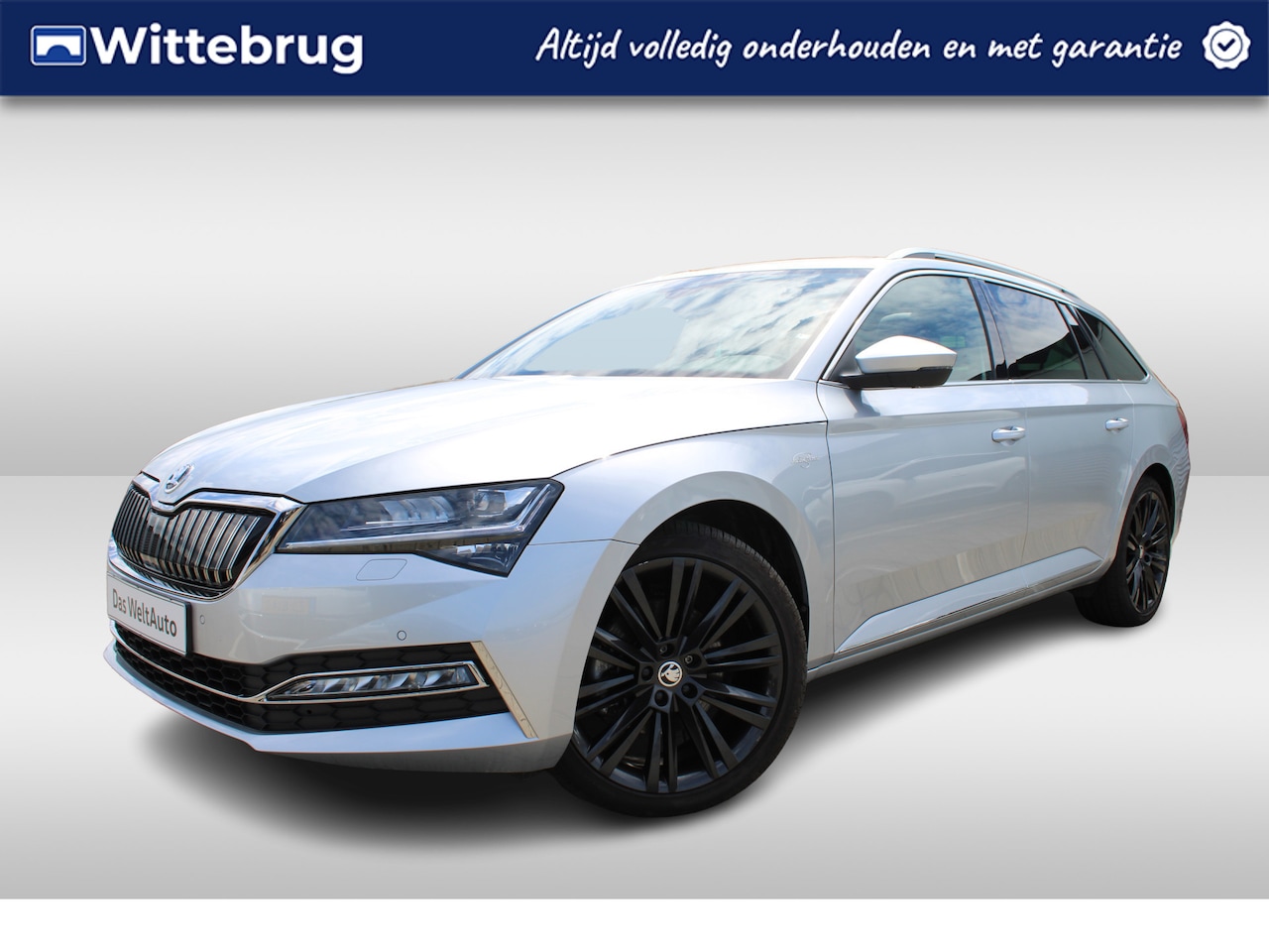 Skoda Superb Combi - 1.4 TSI iV Laurin & Klement DSG Automaat Panoramadak / LED / Leder / 19"LM Velgen / Naviga - AutoWereld.nl