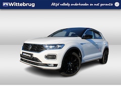 Volkswagen T-Roc - 1.5 TSI 150pk R-Line DSG Automaat / Navigatie via Shop / R-line in én exterieur / 19" LMV