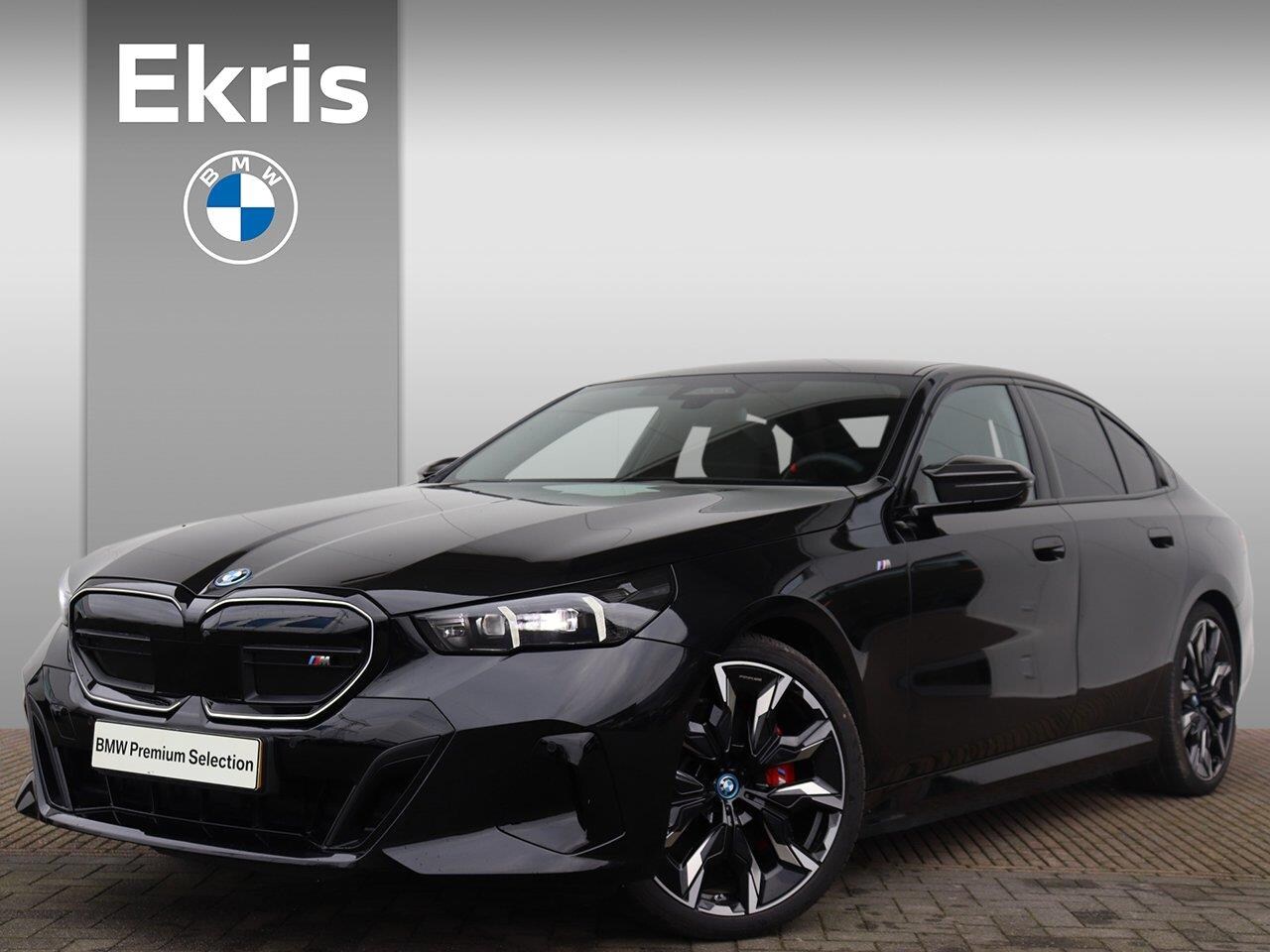 BMW i5 - M60 xDrive 84 kWh Active Steering / Bowers And Wilkins  / Panoramadak / 21'' | Showroom Sa - AutoWereld.nl