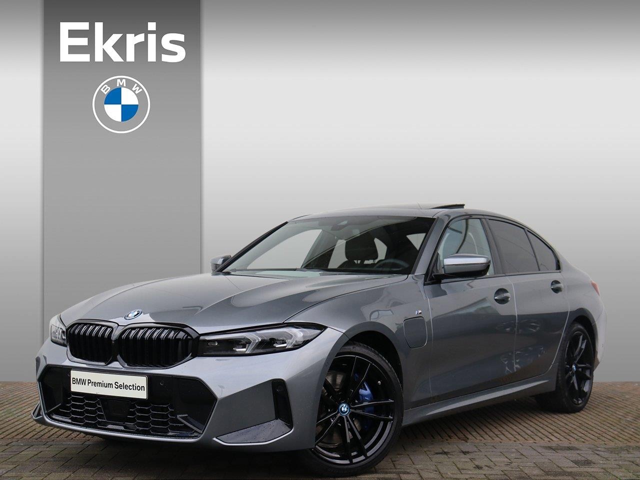 BMW 3-serie - Sedan 320e | M-Sportpakket Entertainment Pack / Travel Pack / 19''  | Showroom Sale - AutoWereld.nl