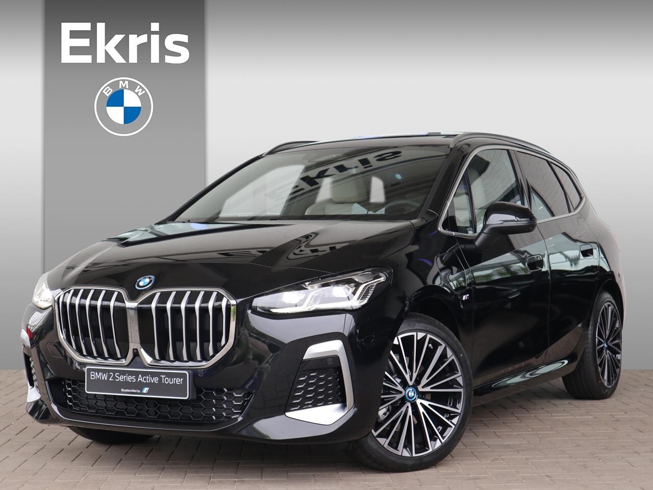 BMW 2-serie Active Tourer - 225e xDrive M-Sportpakket / Panoramadak / Harman Kardon | Showroom Sale - AutoWereld.nl