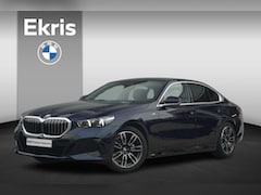 BMW 5-serie - Sedan 520i M Sport Trekhaak / Harman Kardon / Panorama Dak / Comfort Acces / Comfort Stoel