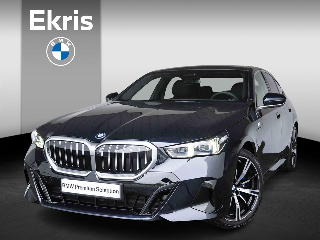 BMW 5-serie - Sedan 530e M Sportpakket / 20 inch / Glazen panoramadak / Verwarmde stoelen voor en achter - AutoWereld.nl