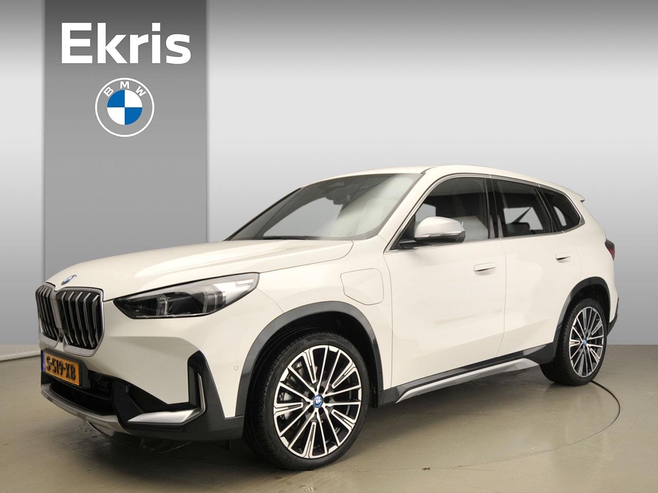 BMW X1 - 25e xDrive Hybride!! | LED | HUD | Sportstoelen | Keyles go | Chrome line | Stoelverwarmin - AutoWereld.nl