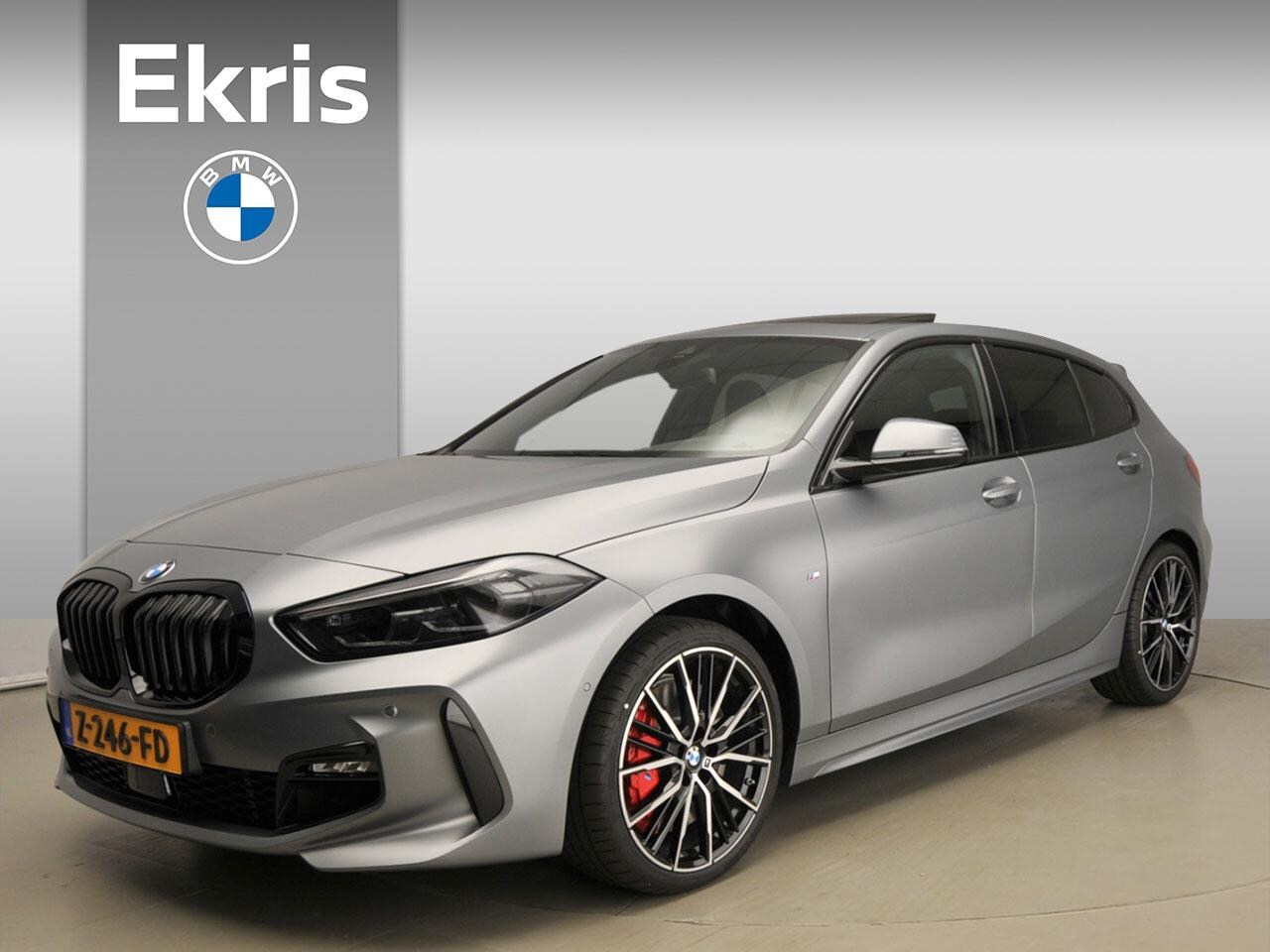 BMW 1-serie - 5-deurs 120i | M-Sportpakket | LED | Navigatie | Schuifdak | Keyles go | Stoelverwarming | - AutoWereld.nl