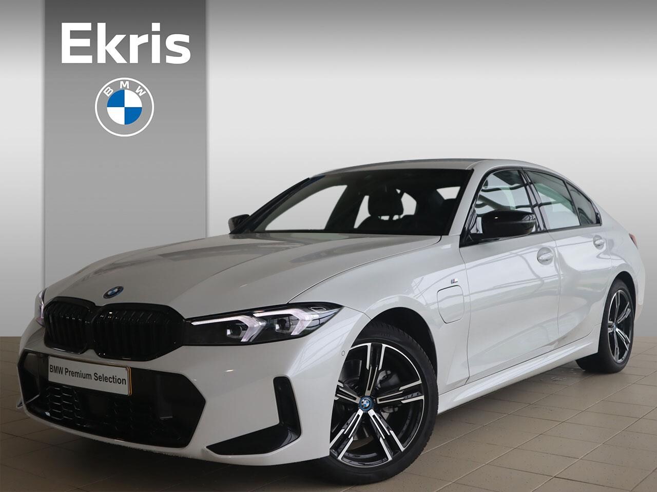 BMW 3-serie - Sedan 320e M-Sportpakket / Active Cruise Control / Stuurwielrand verwarmd | Showroom Sale - AutoWereld.nl